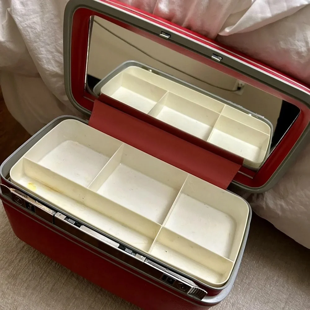 Vintage Samsonite make up storage case